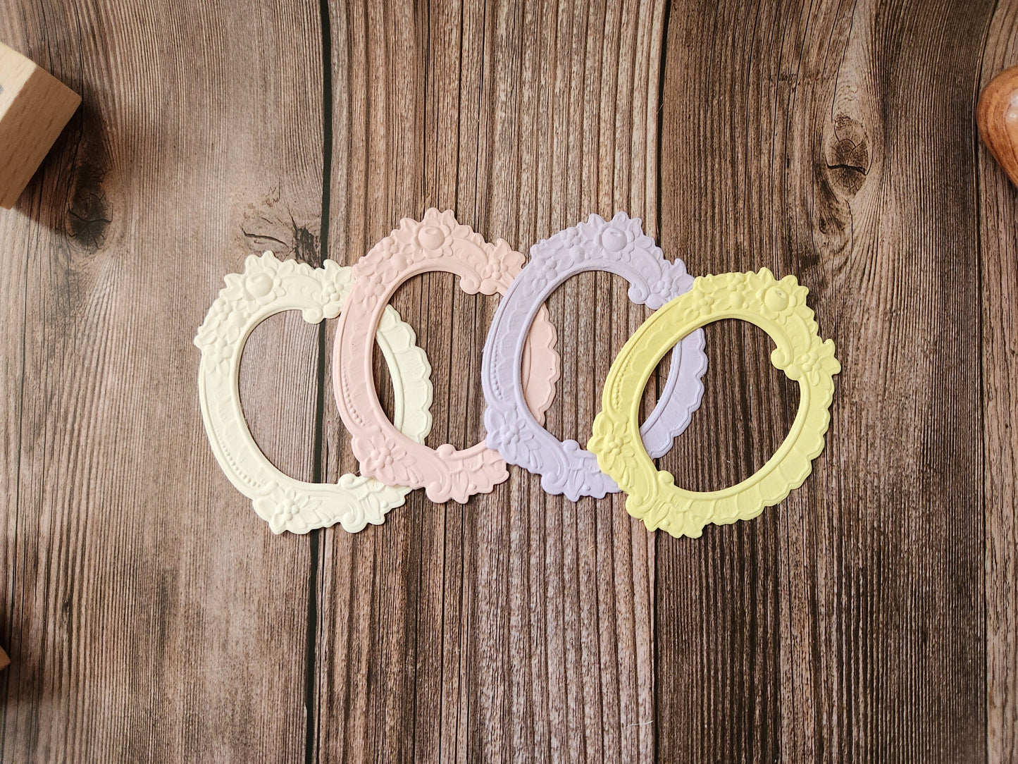 Embossed Oval Frame Die Cut