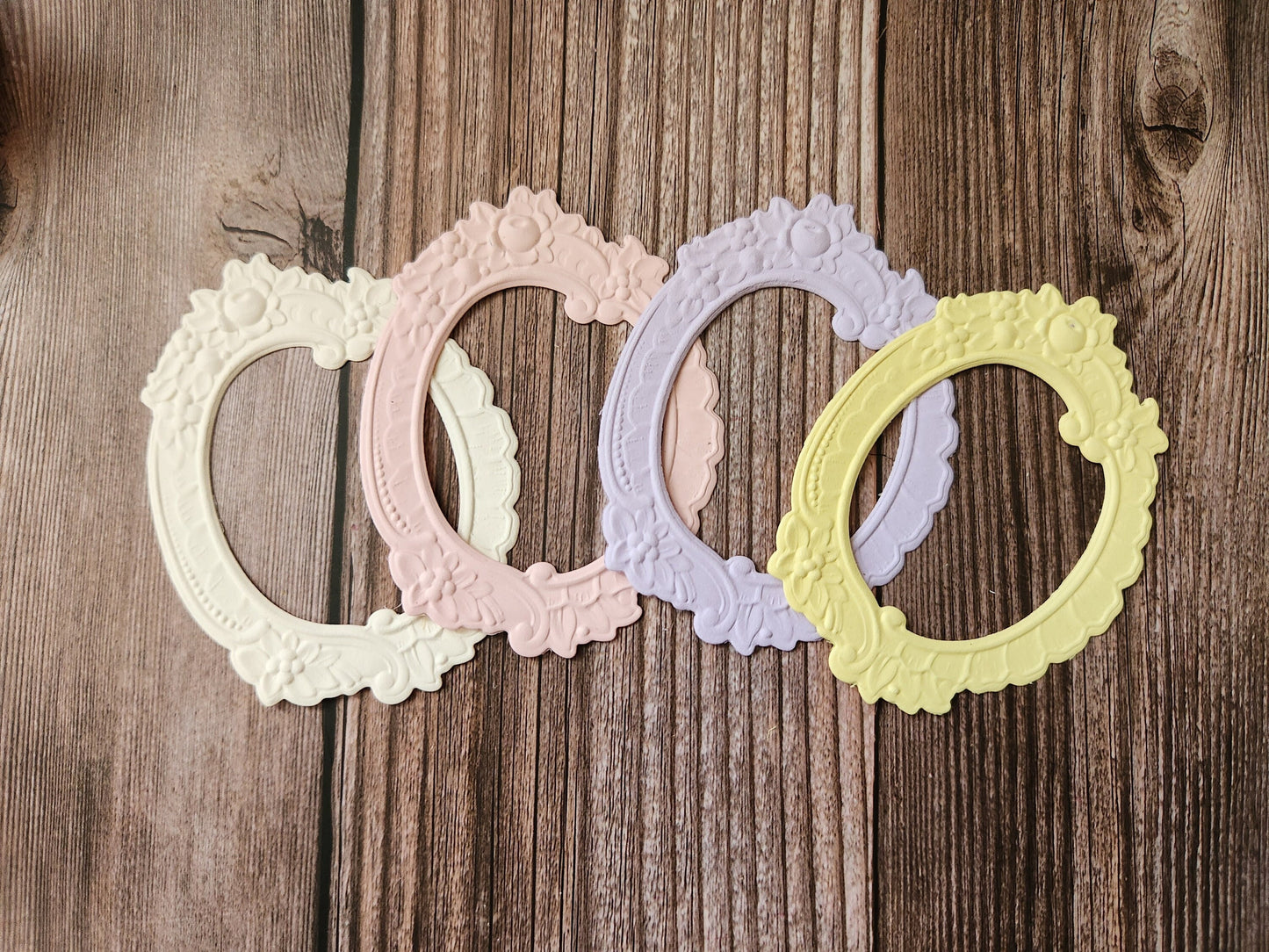 Embossed Oval Frame Die Cut