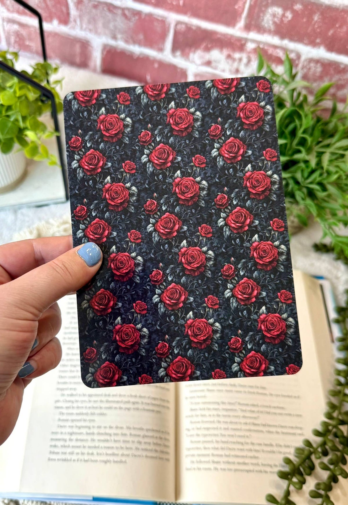 Dark Romance Kindle Charm - Dark Romance Gothic Phone Charm Hearts and Roses
